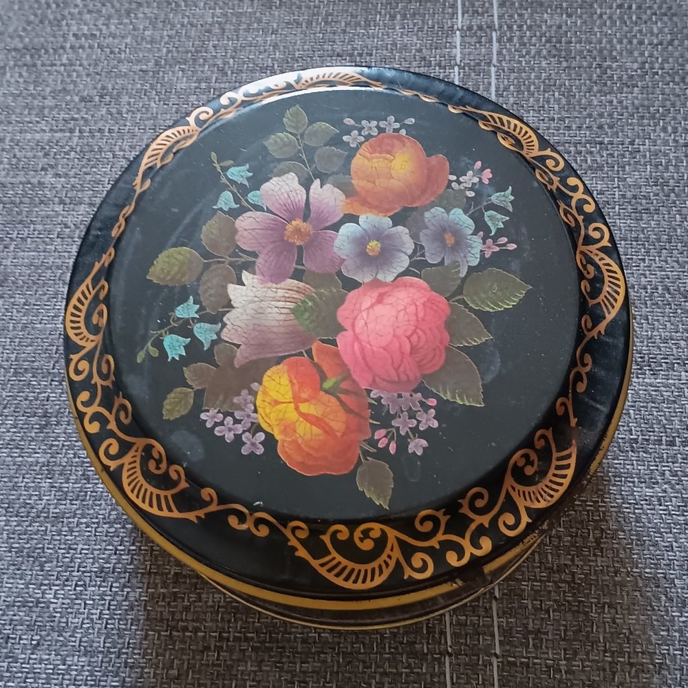 Vintage - Beautiful Trinket Tin - Made in England